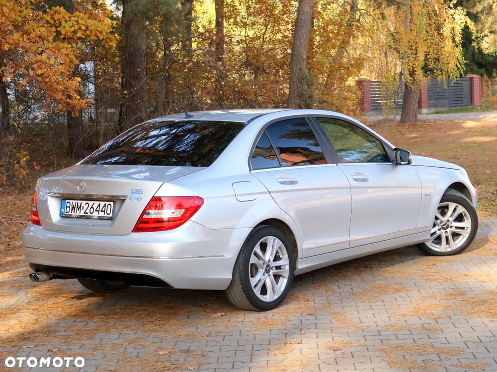 Mercedes-Benz Klasa C 180 CGI BlueEff Avantgarde - 8