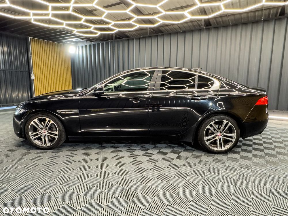 Jaguar XE 20d Prestige - 6