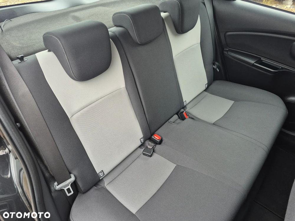 Toyota Yaris Hybrid 100 Premium - 32