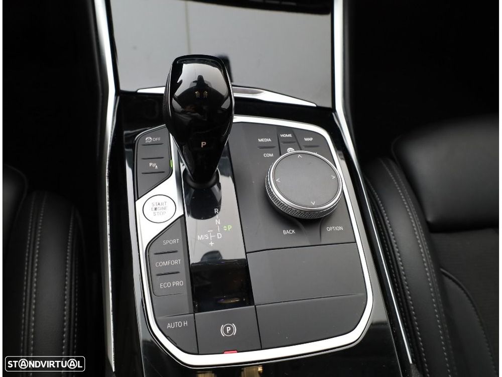 BMW 318 d Touring Line Sport Auto - 37