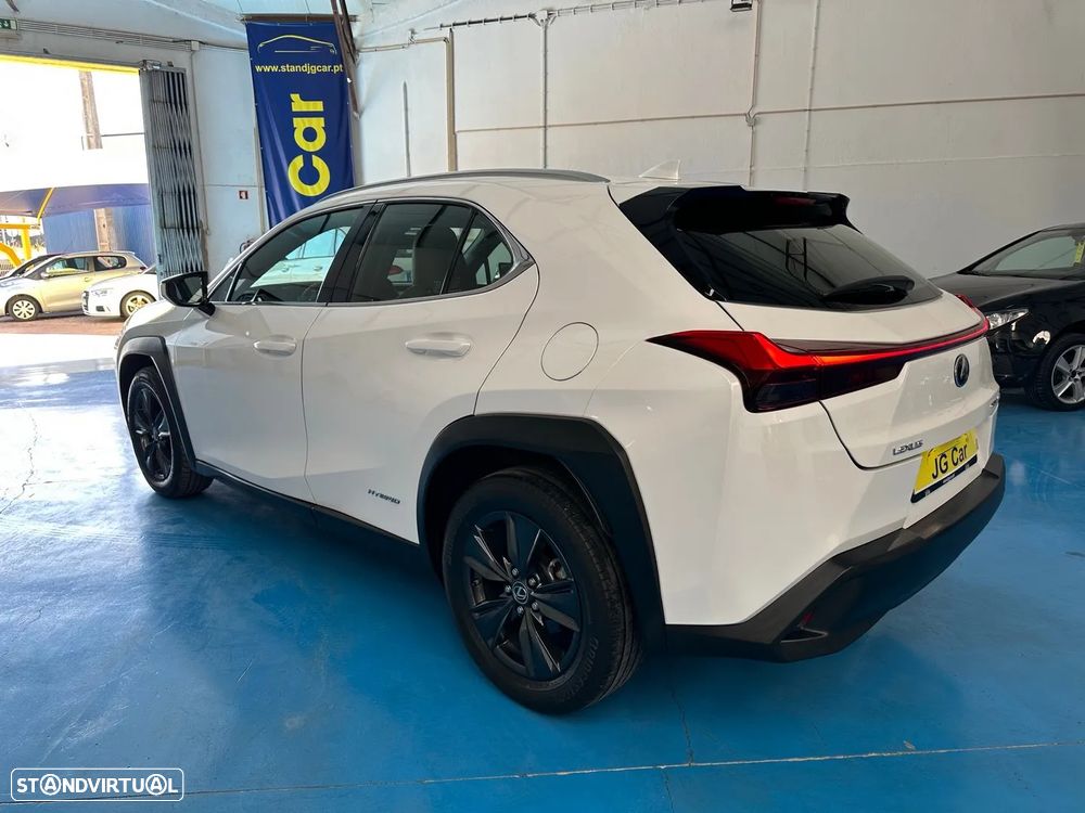 Lexus UX 250h Business - 6
