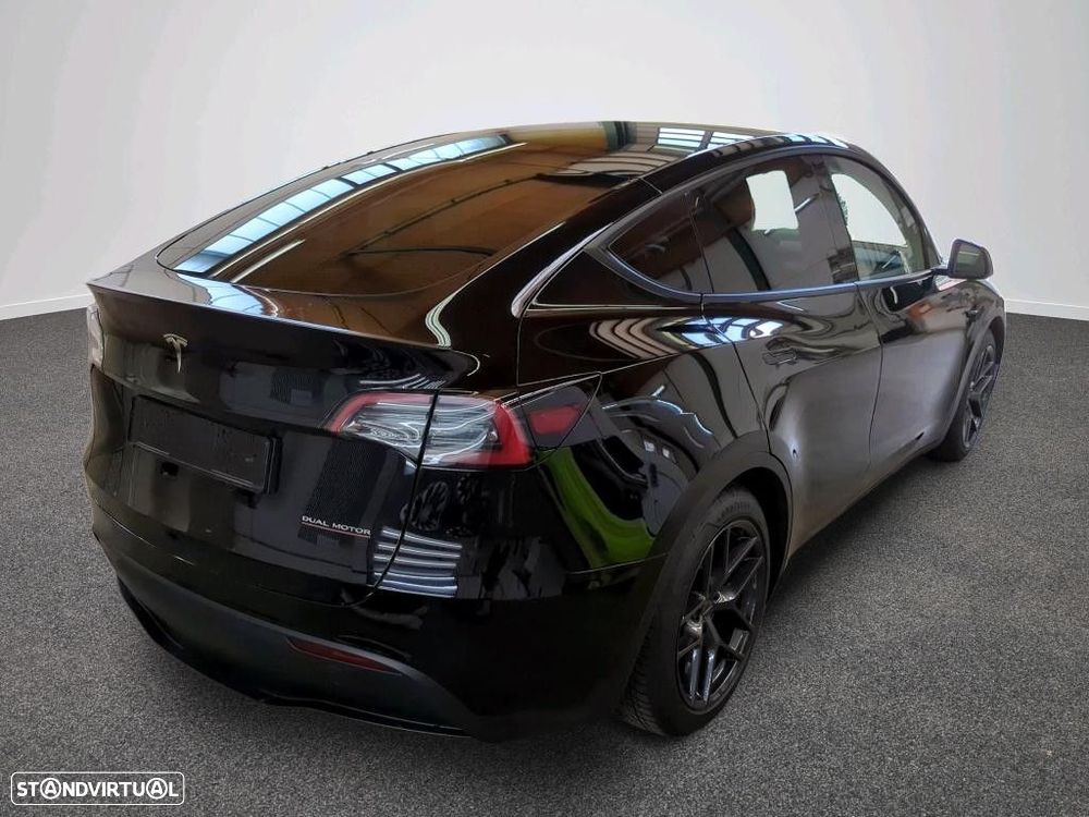 Tesla Model Y Performance Dual Motor AWD - 3