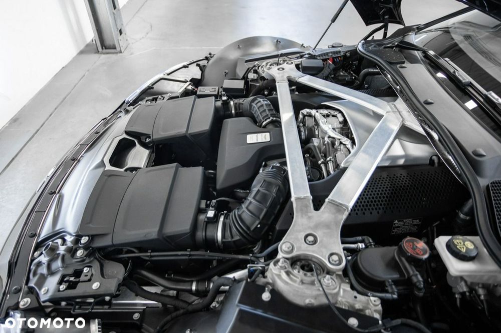 Aston Martin Vantage - 23