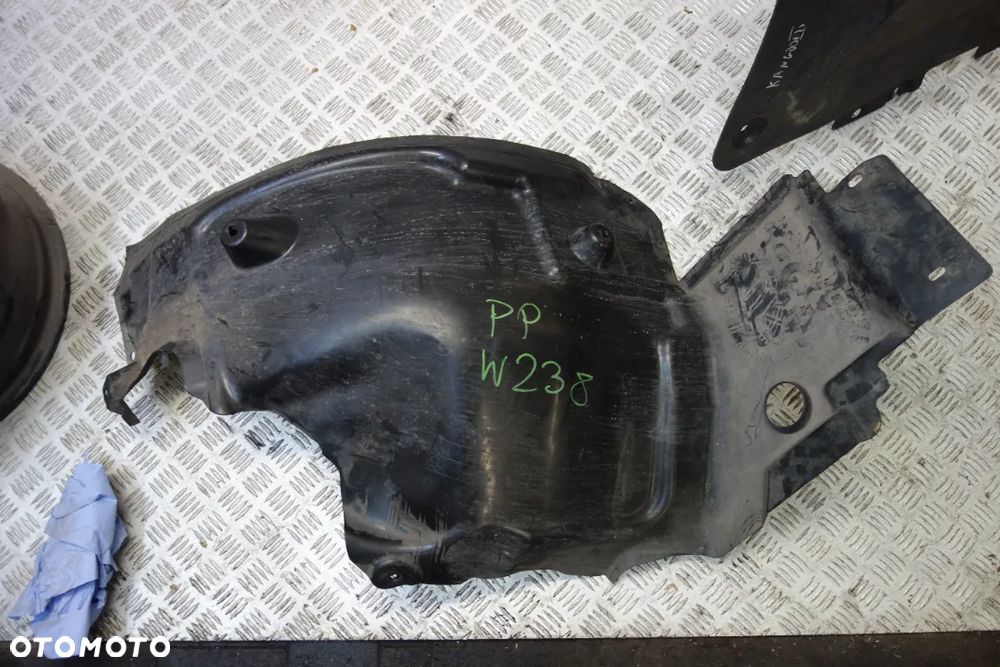 NADKOLE PRAWY PRZÓD MERCEDES W238 - 1