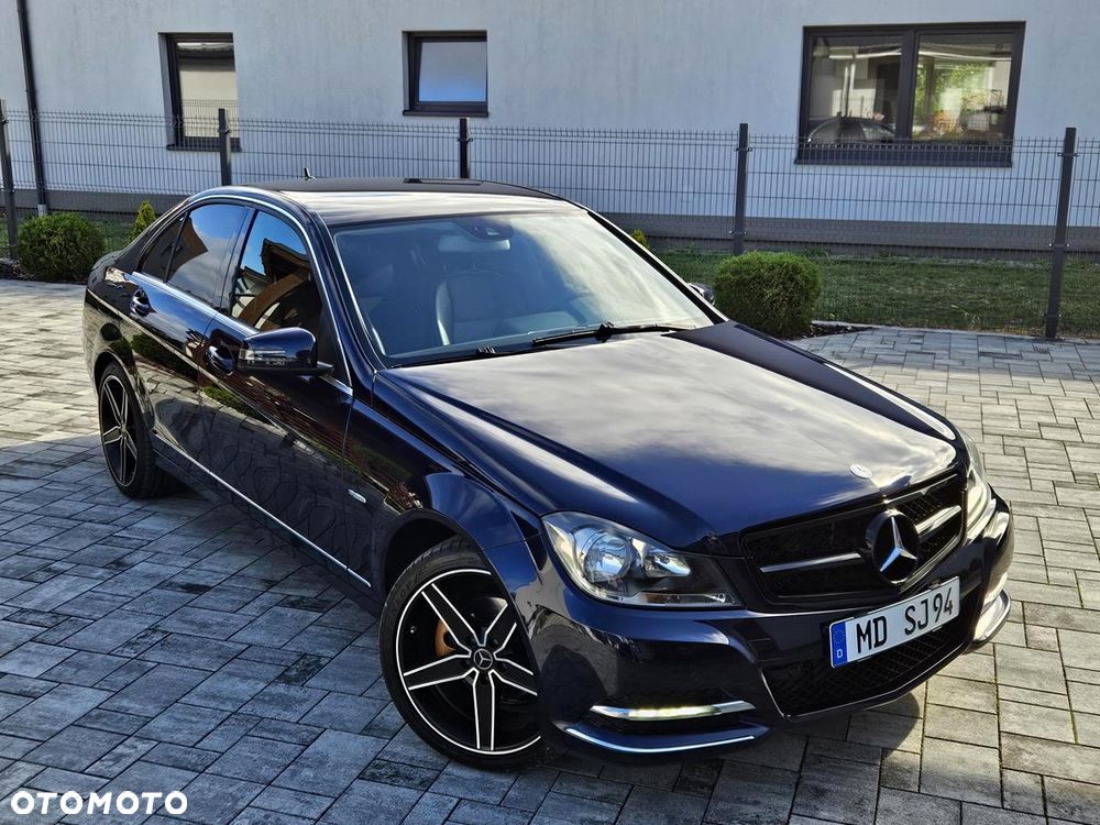 Mercedes-Benz Klasa C 180 CGI BlueEFFICIENCY Avantgarde - 14