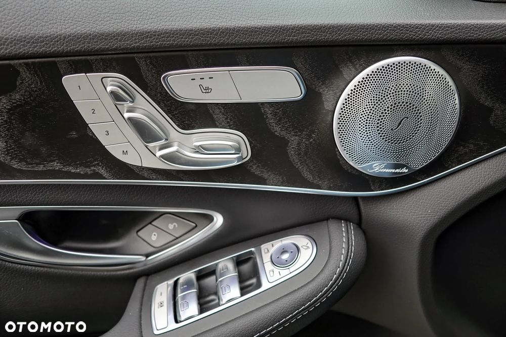 Mercedes-Benz Klasa C 300 4MATIC 9G-TRONIC - 26