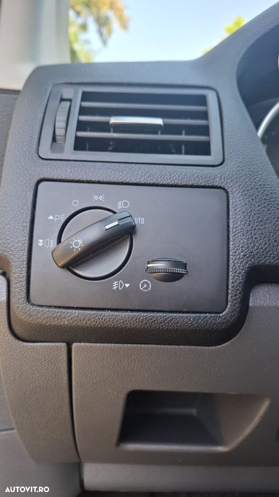 Ford Kuga 2.0 TDCi Powershift 4WD Titanium - 5