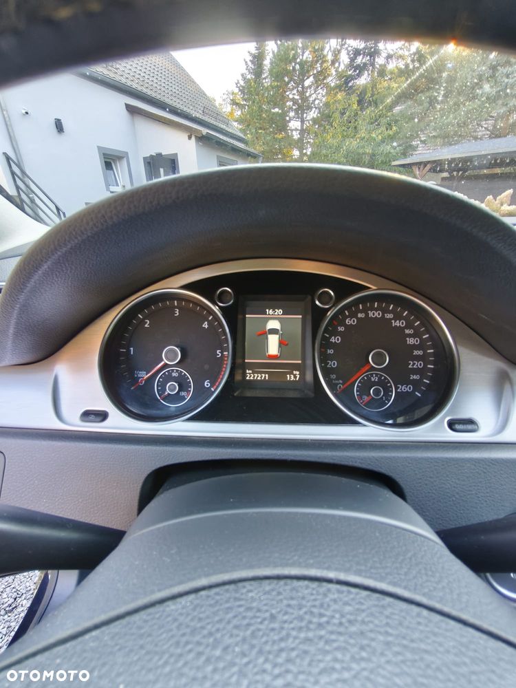 Volkswagen Passat - 8