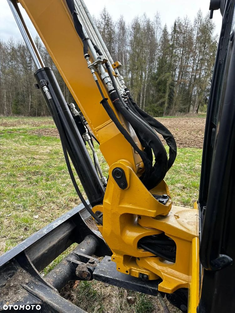 Caterpillar - 34