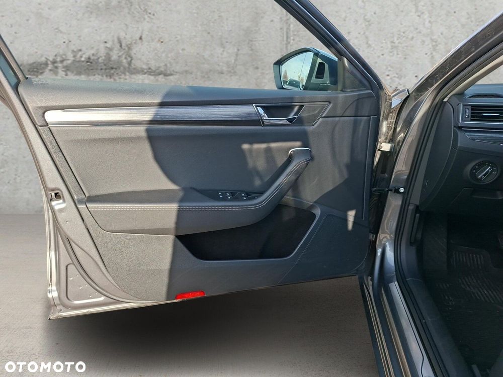 Skoda Superb 2.0 TDI SCR 4x4 Style DSG - 11