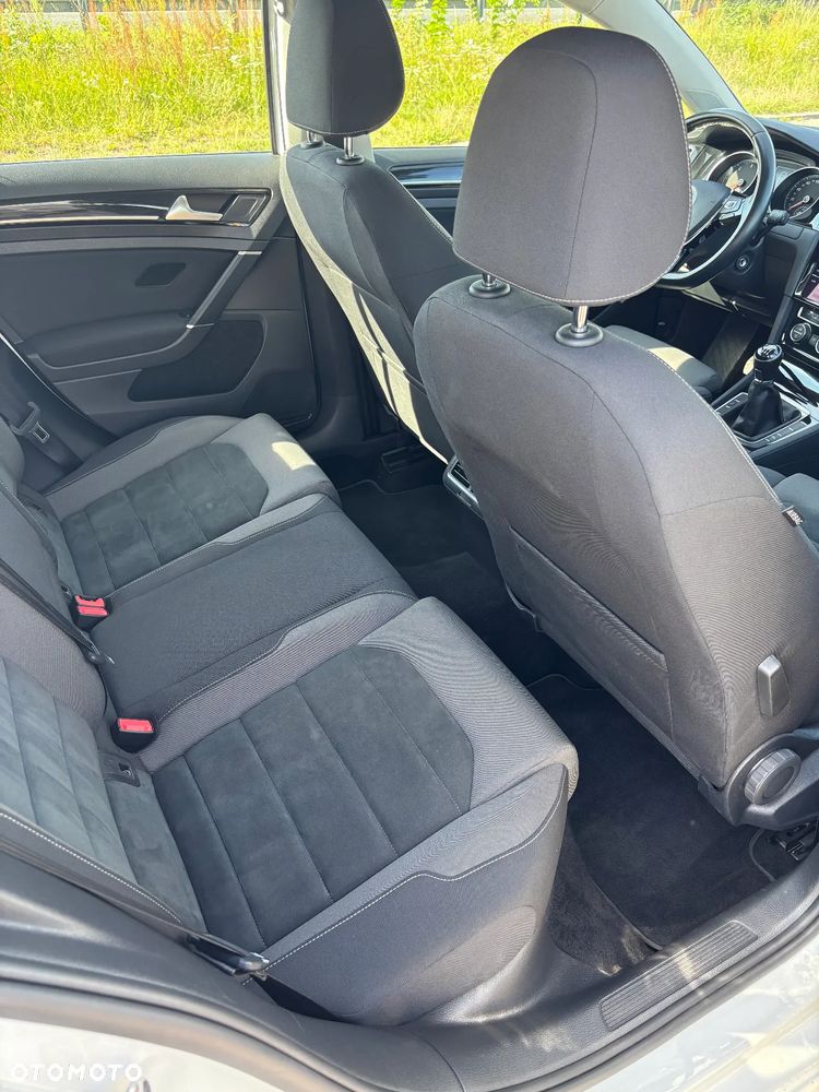 Volkswagen Golf - 22