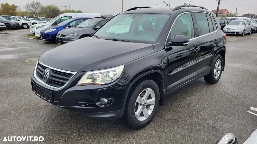 Volkswagen Tiguan - 1