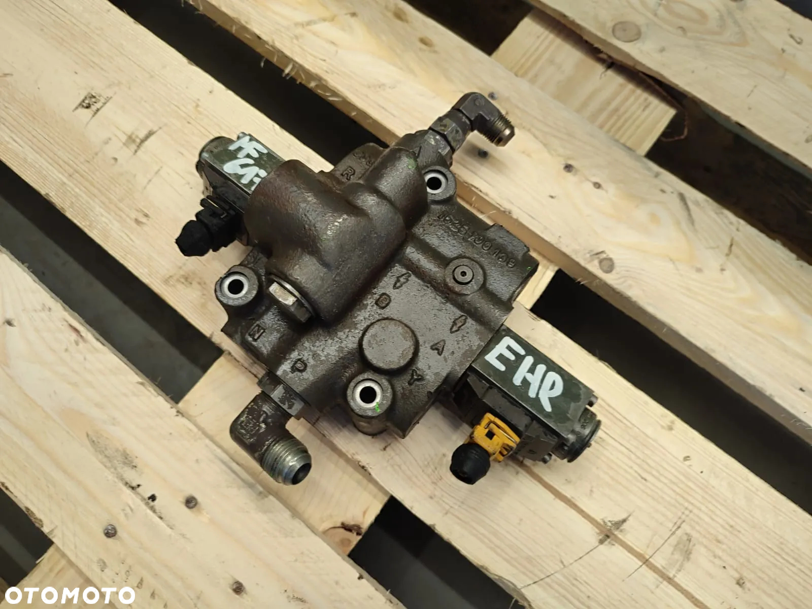 Rozdzielacz 3387006M2 EHR 1525100139 Massey Ferguson 6170 - 3