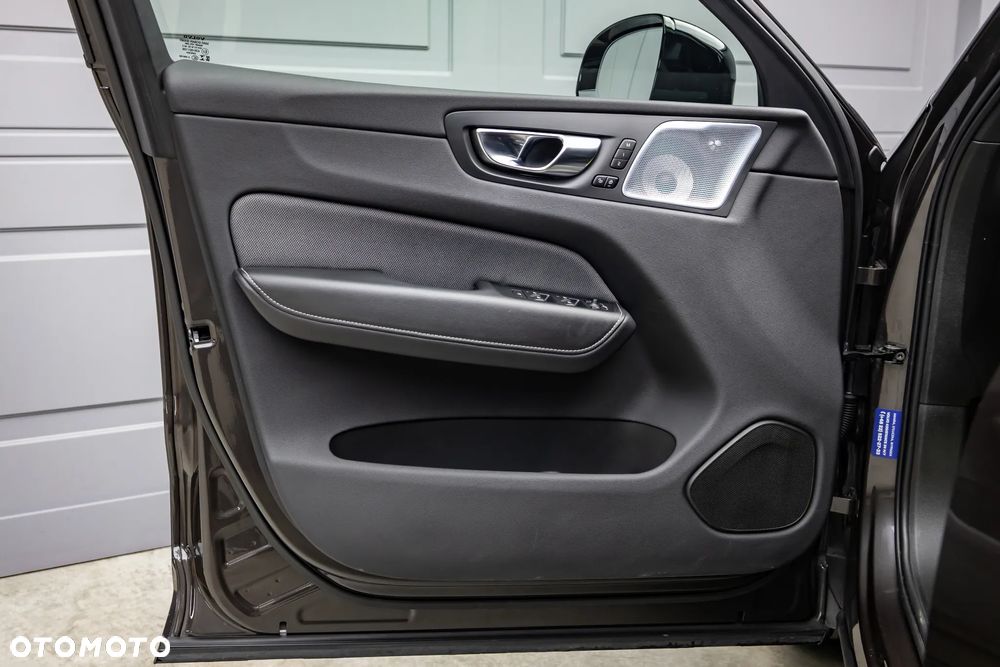 Volvo XC 60 T8 Plug-In Hybrid AWD R-Design - 14