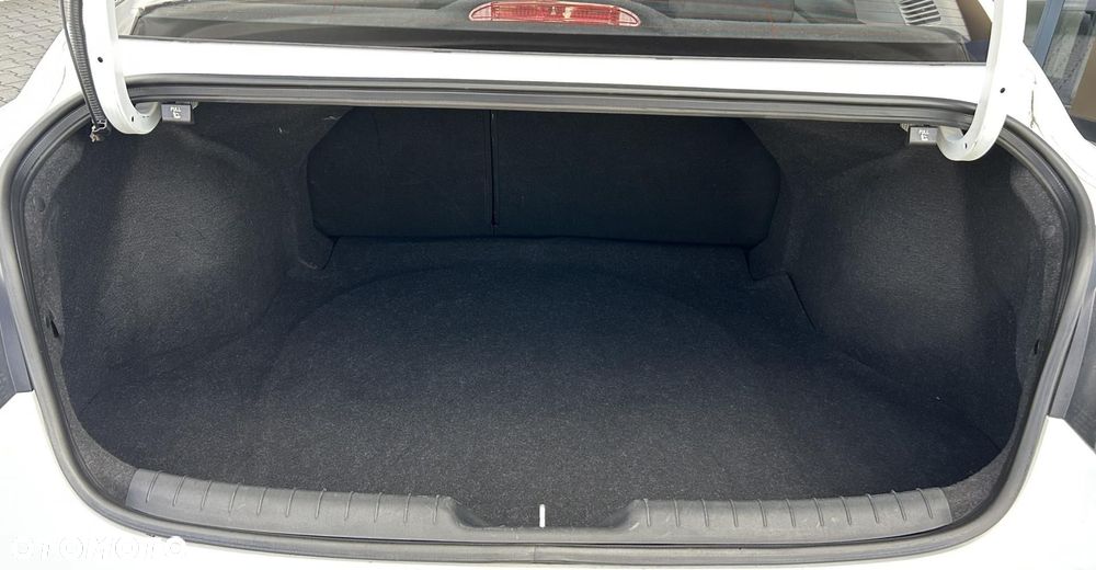 Hyundai Elantra - 17