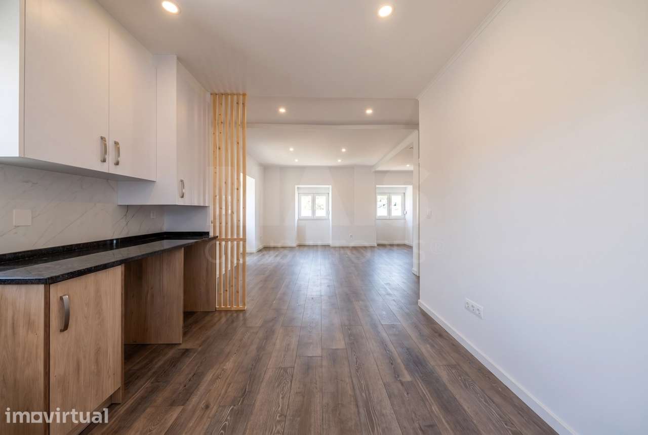 Moradia T2+1 totalmente remodelada com garagem e sótão em Alfeizerão - Grande imagem: 4/31
