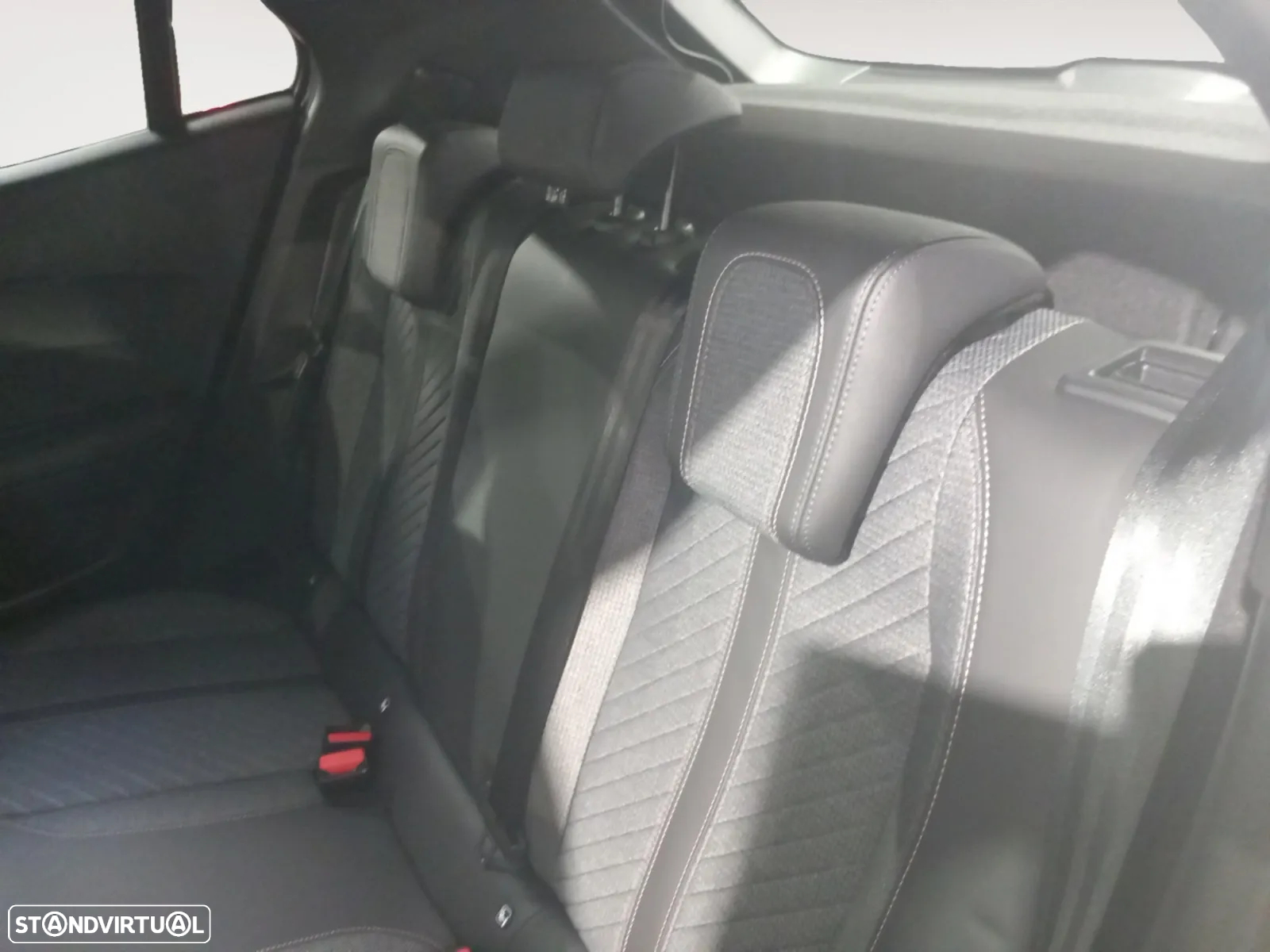 Peugeot e-2008 50 kWh Allure - 15