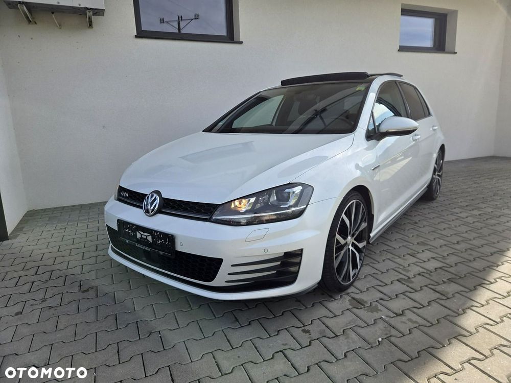Volkswagen Golf - 2