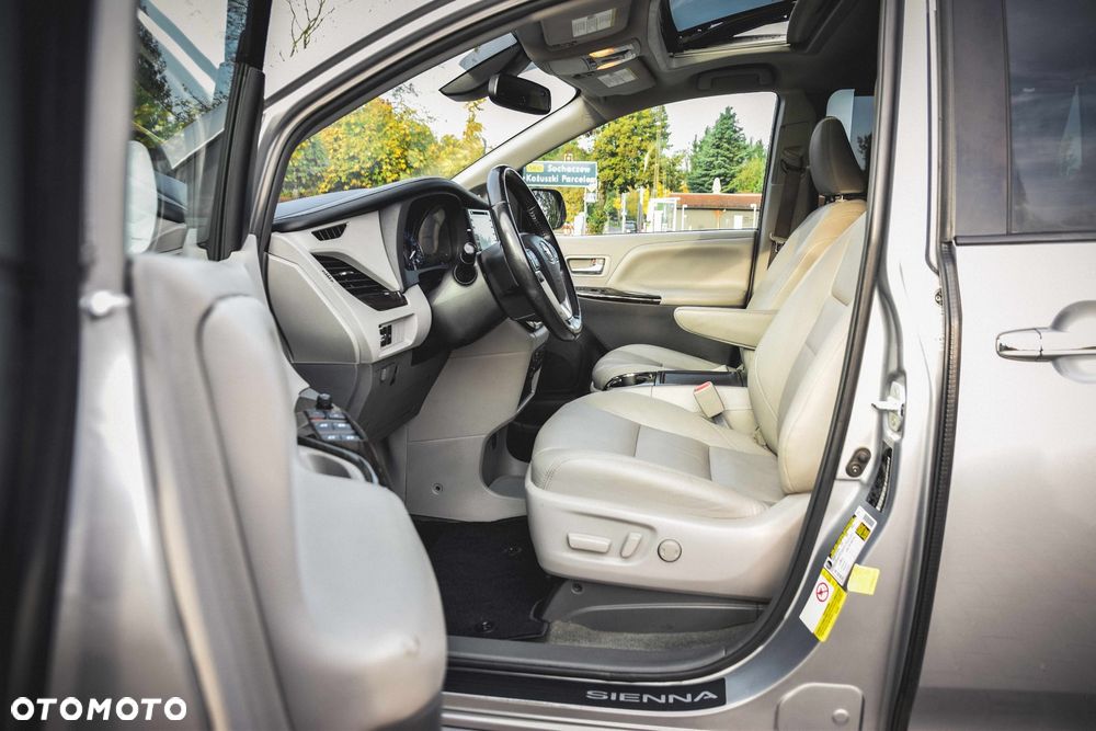 Toyota Sienna 3.5 V6 - 16