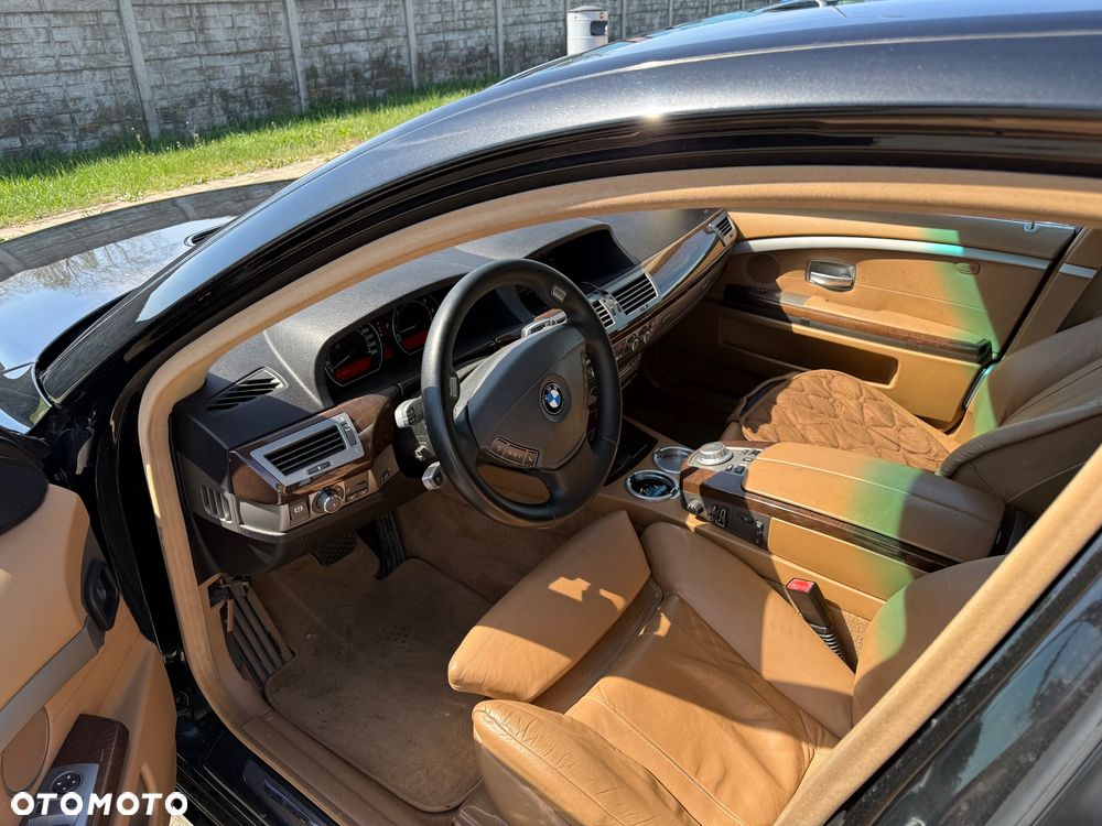BMW Seria 7 750i - 13