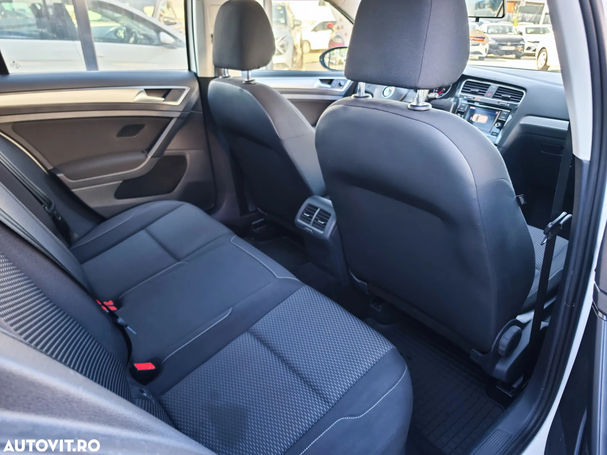 Volkswagen Golf 1.6 TDI Comfortline - 12