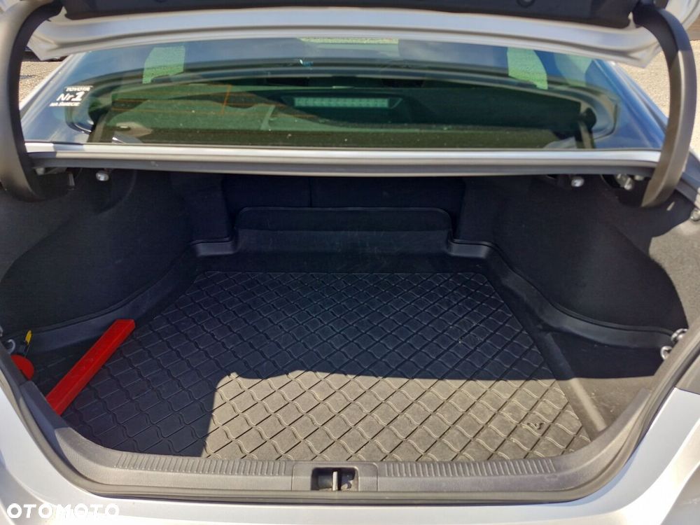 Toyota Camry 2.5 Hybrid Comfort CVT - 12