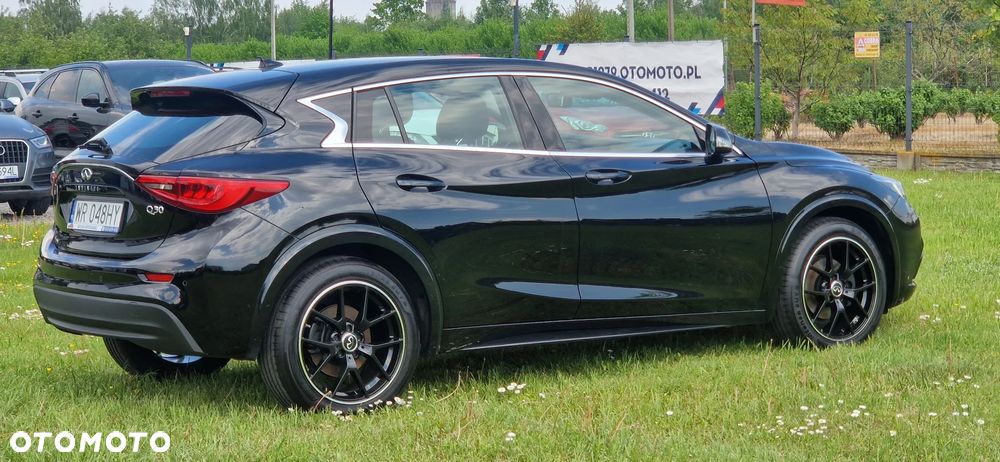 Infiniti Q30 - 4