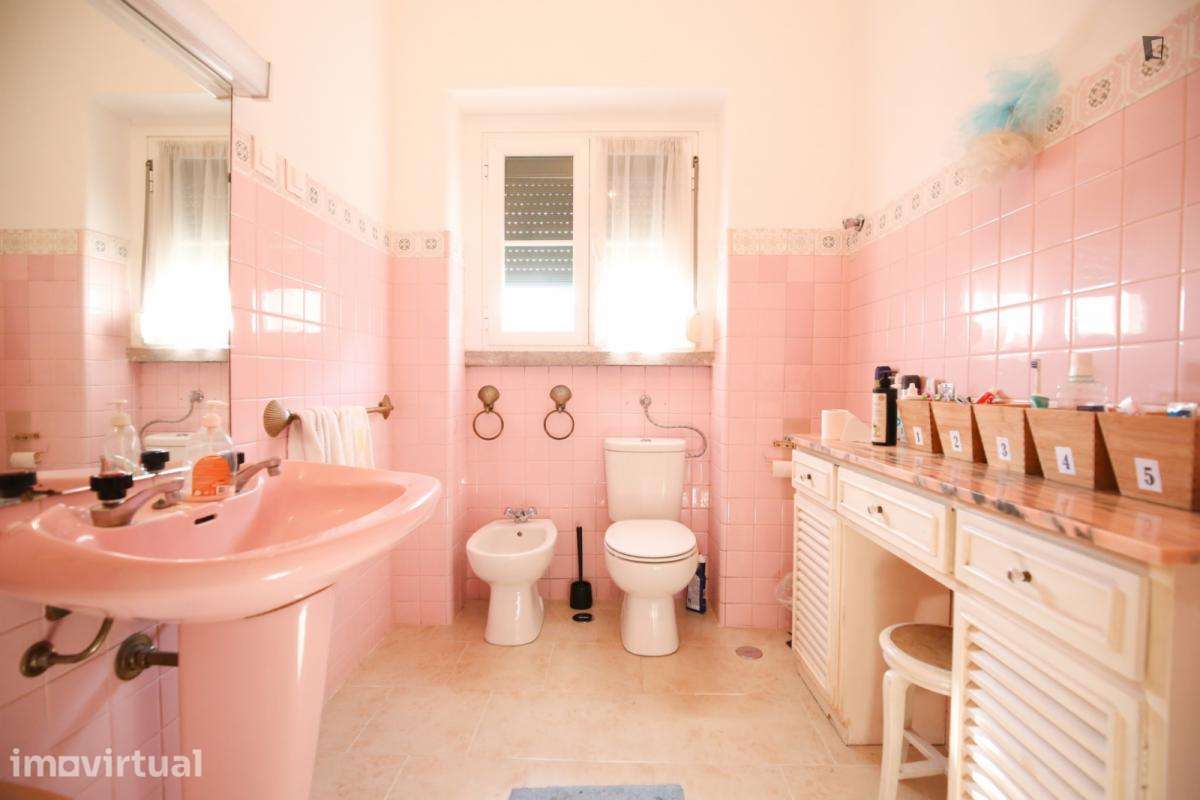 Quarto - localizado em Roma-Areeiro Lisbon - Grande imagem: 5/50