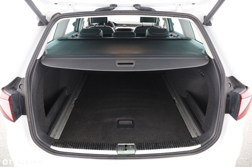 Volkswagen Passat - 25