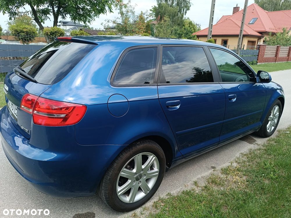 Audi A3 Sportback 1.6 TDI DPF Ambiente - 2