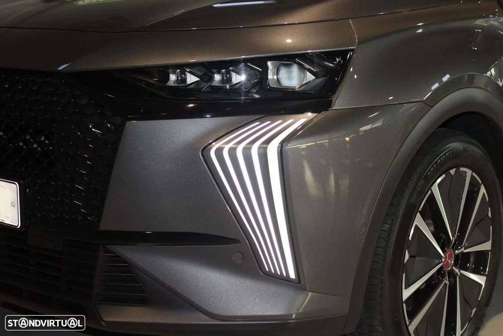 DS DS7 4x4 300 Performance Line + - 11