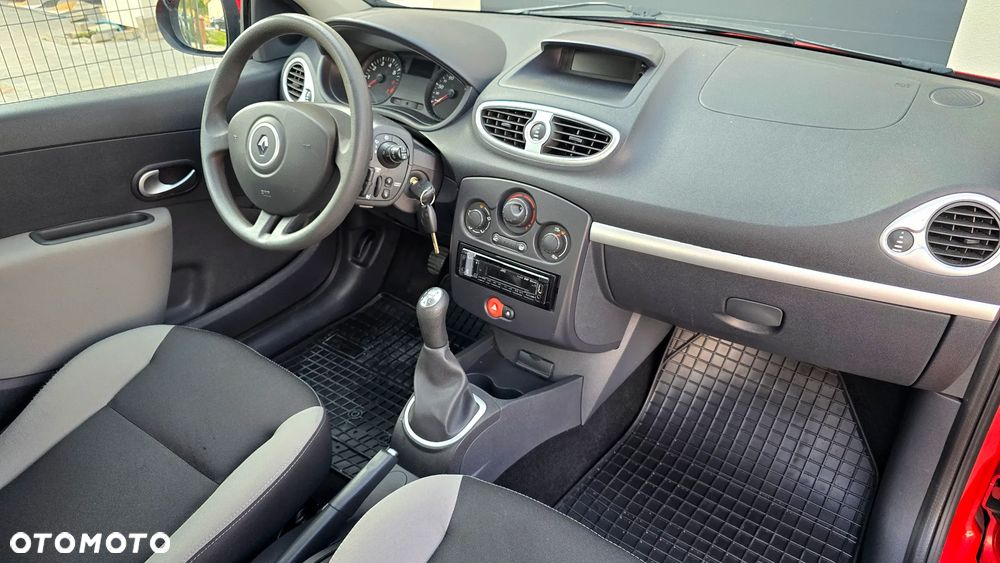 Renault Clio 1.2 16V 75 Collection - 12