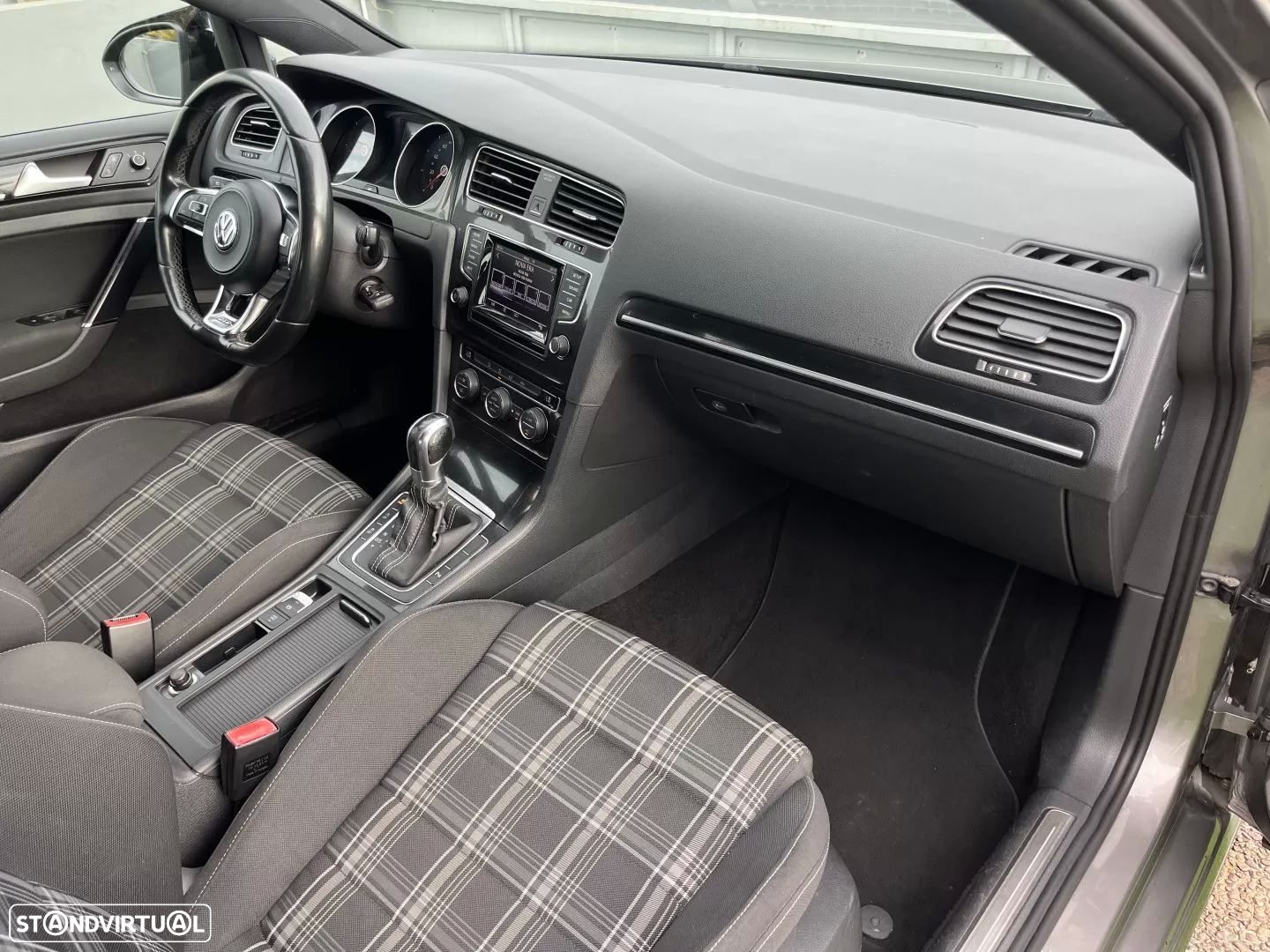 VW Golf 2.0 TDi GTD DSG - 36
