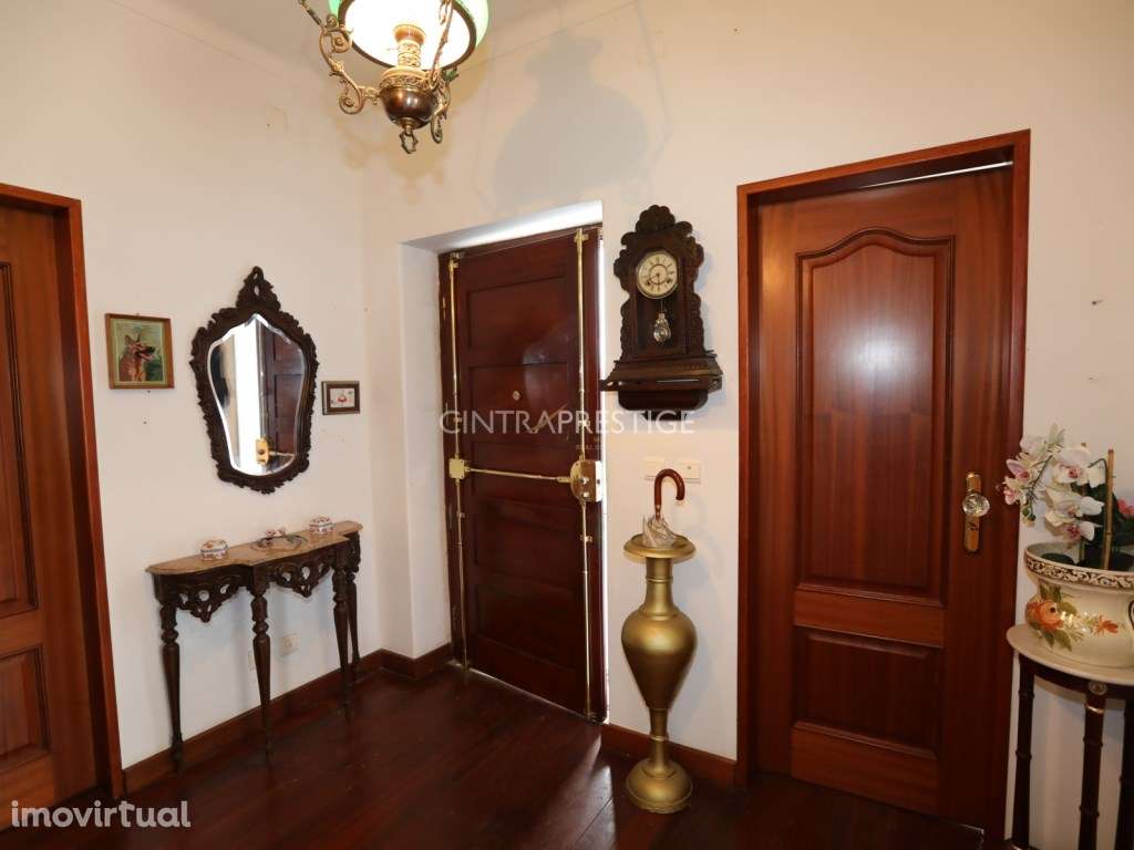 Moradia no Centro de Mafra com 2 Pisos e 2 Garagens. - Grande imagem: 5/37