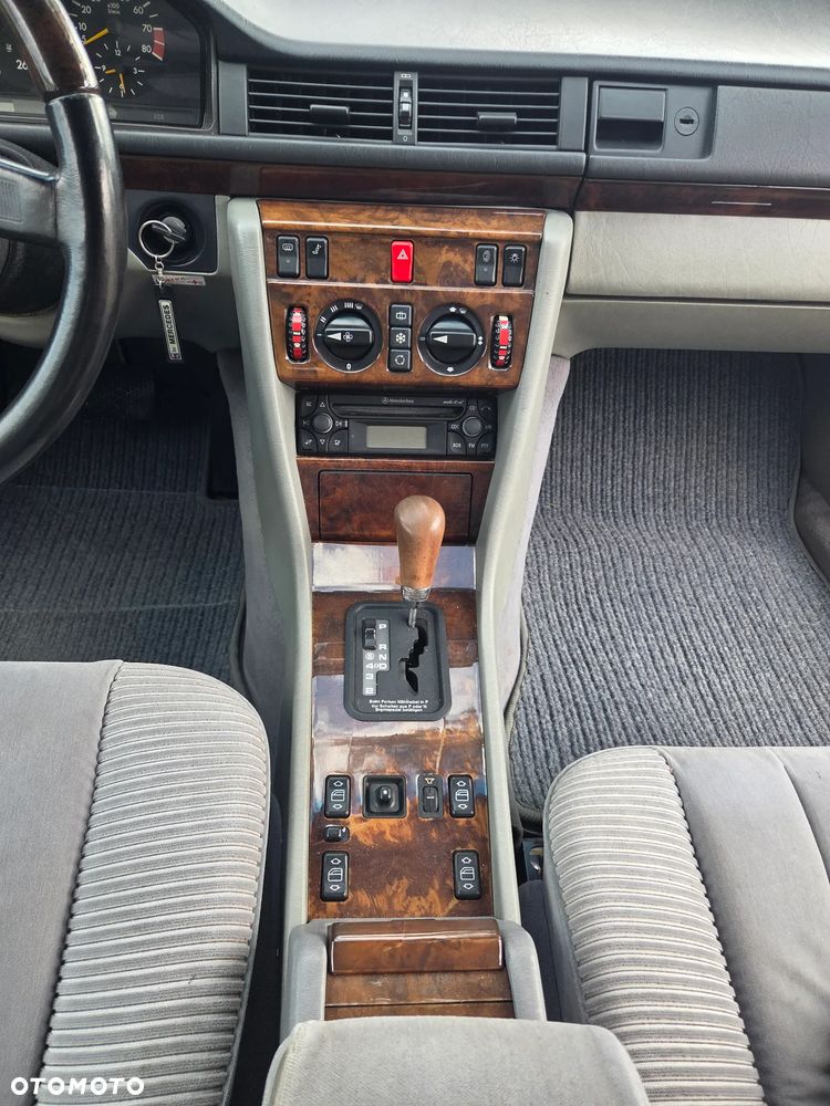 Mercedes-Benz W124 (1984-1993) - 11
