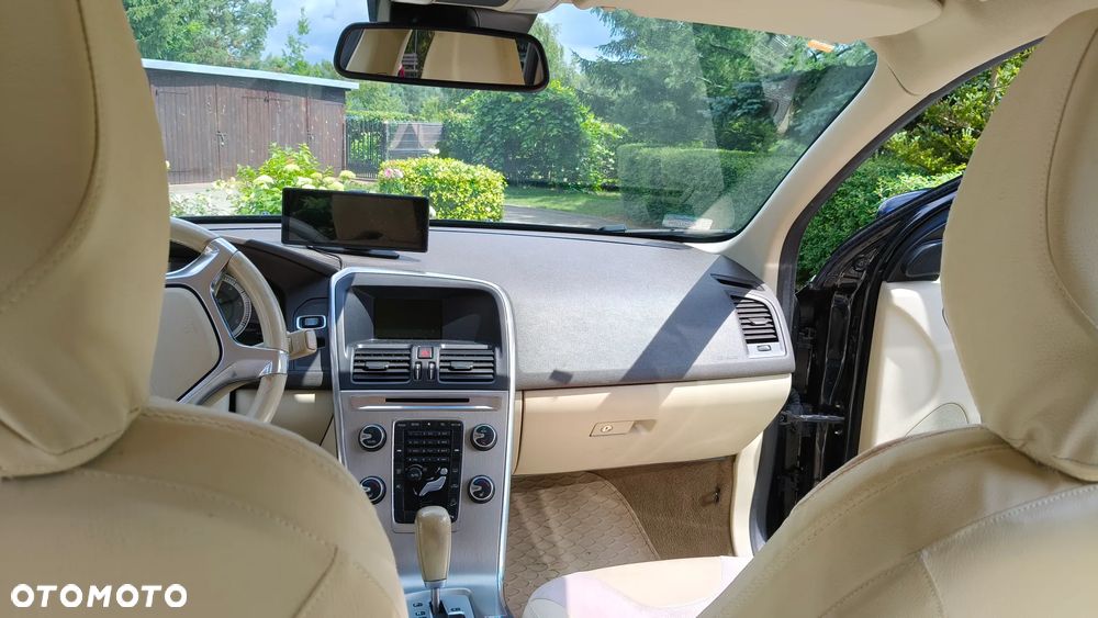Volvo XC 60 D5 AWD Momentum - 12
