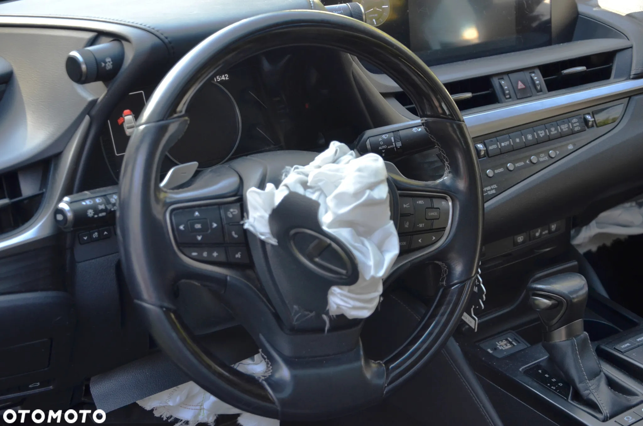 Lexus ES 300h Prestige - 9