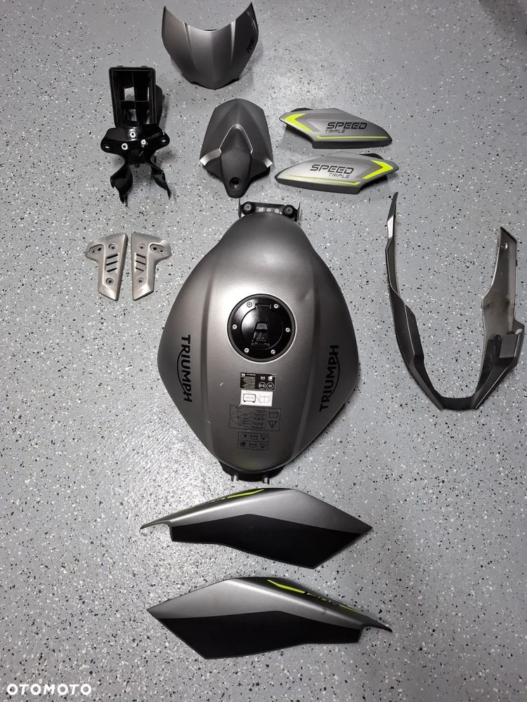 Triumph Speed Triple 1200 RS owiewka boczek zadupek pług - 1
