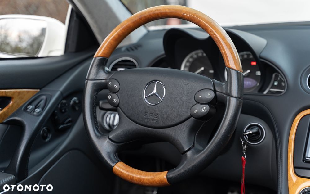 Mercedes-Benz SL - 32