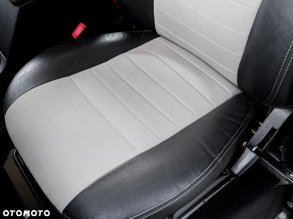 Land Rover Defender 2.4 TD4 HCPU S - 24