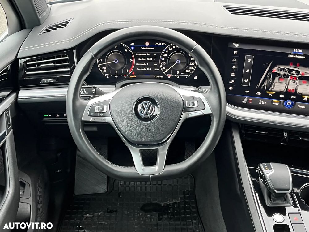 Volkswagen Touareg - 14
