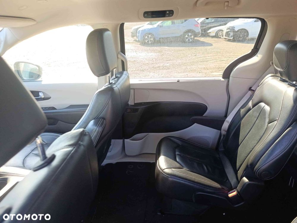Chrysler Pacifica - 37