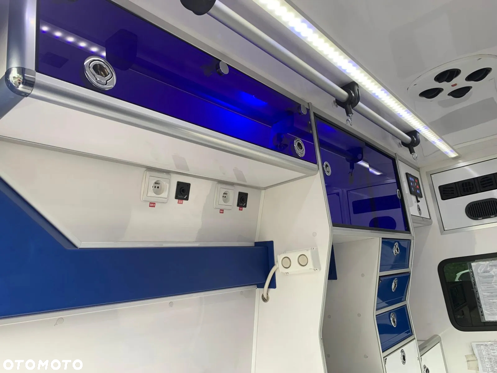 Volkswagen Transporter T6 Karetka Ambulans - 15