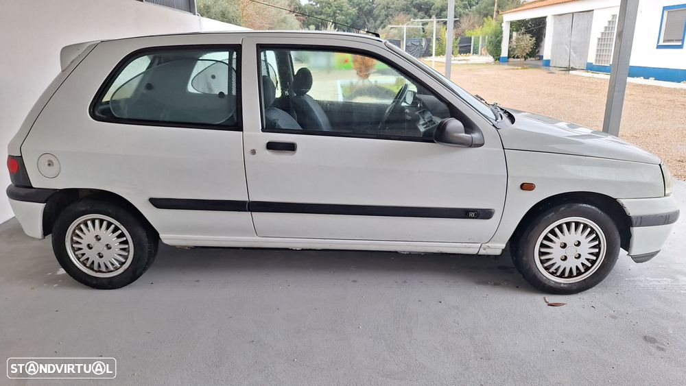 Renault Clio 1.9 D RXE - 3