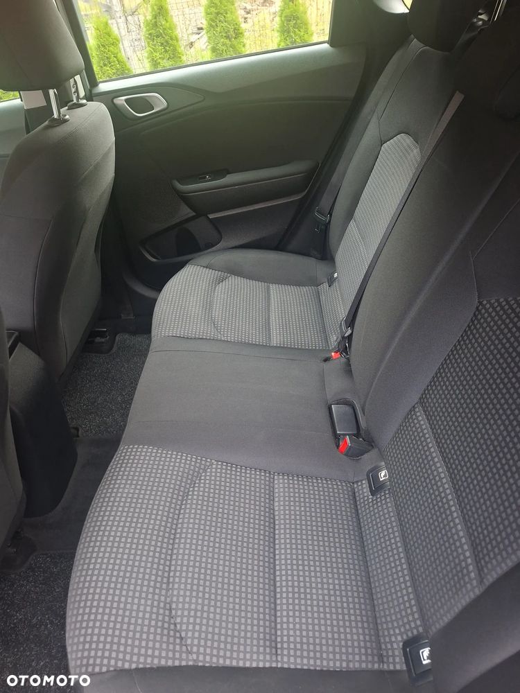 Kia Ceed - 12