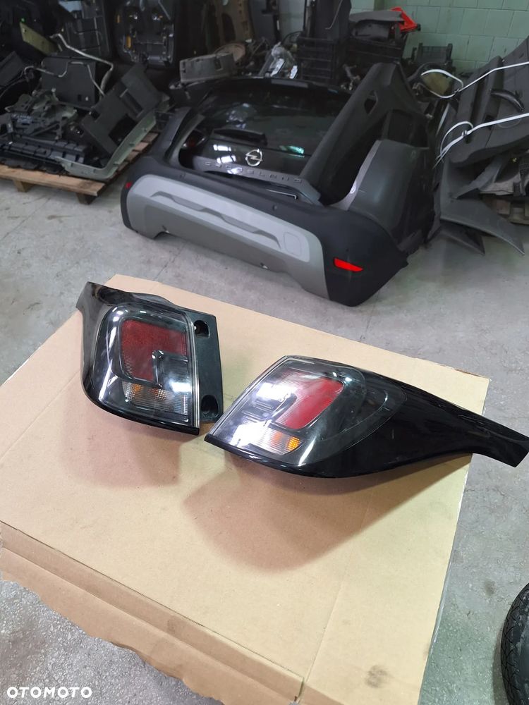 OPEL CROSSLAND lift  21R lampa prawa lewa  tył w błotnik - 5