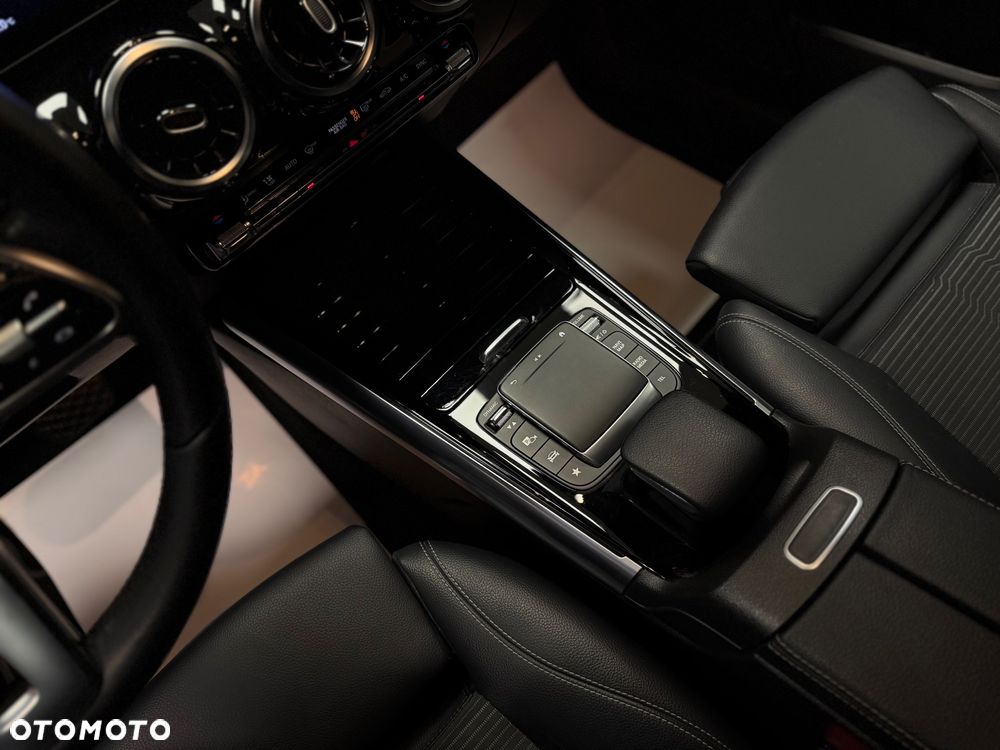 Mercedes-Benz GLA 200 Progressive - 19