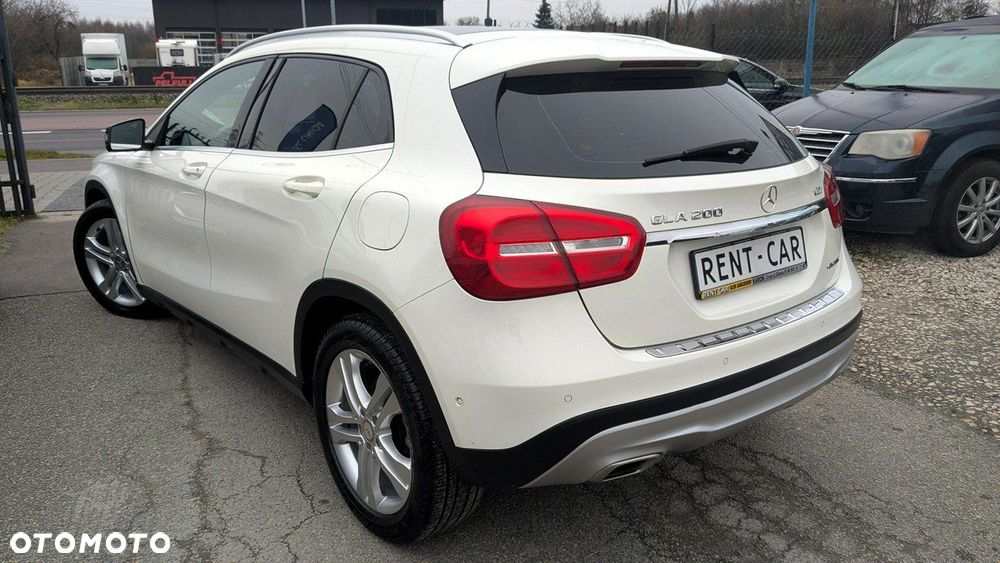 Mercedes-Benz GLA - 9