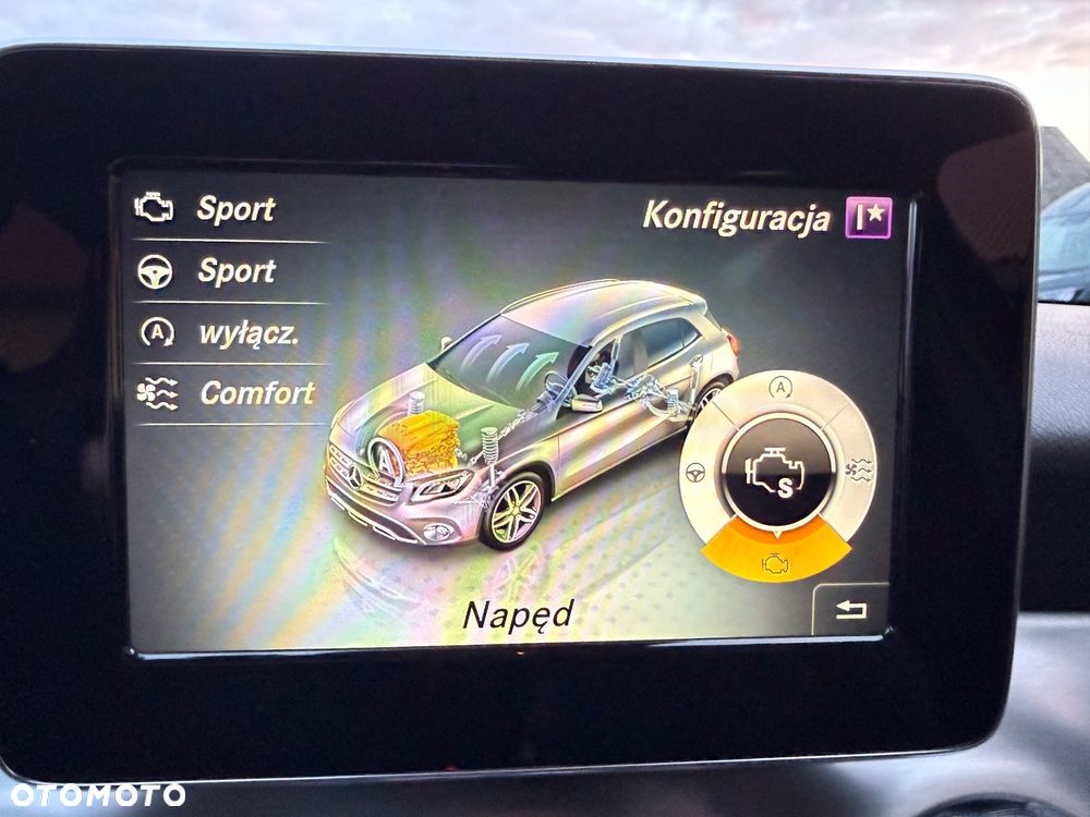 Mercedes-Benz GLA 220 4-Matic AMG Line - 13