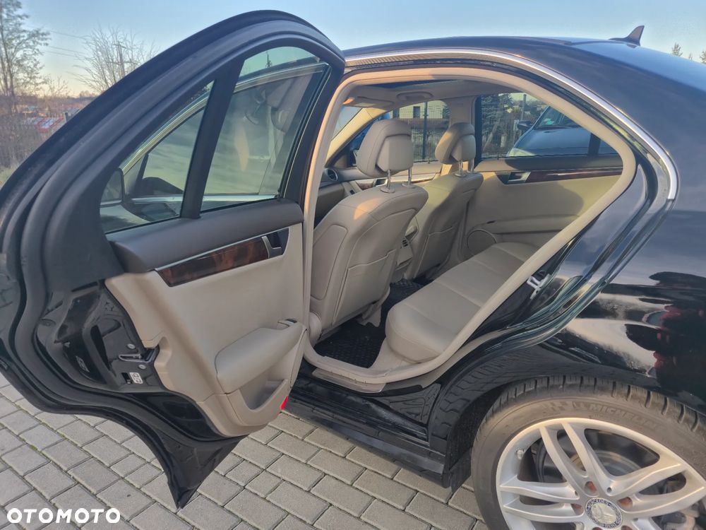 Mercedes-Benz Klasa C 250 (BlueEFFICIENCY) 7G-TRONIC - 24